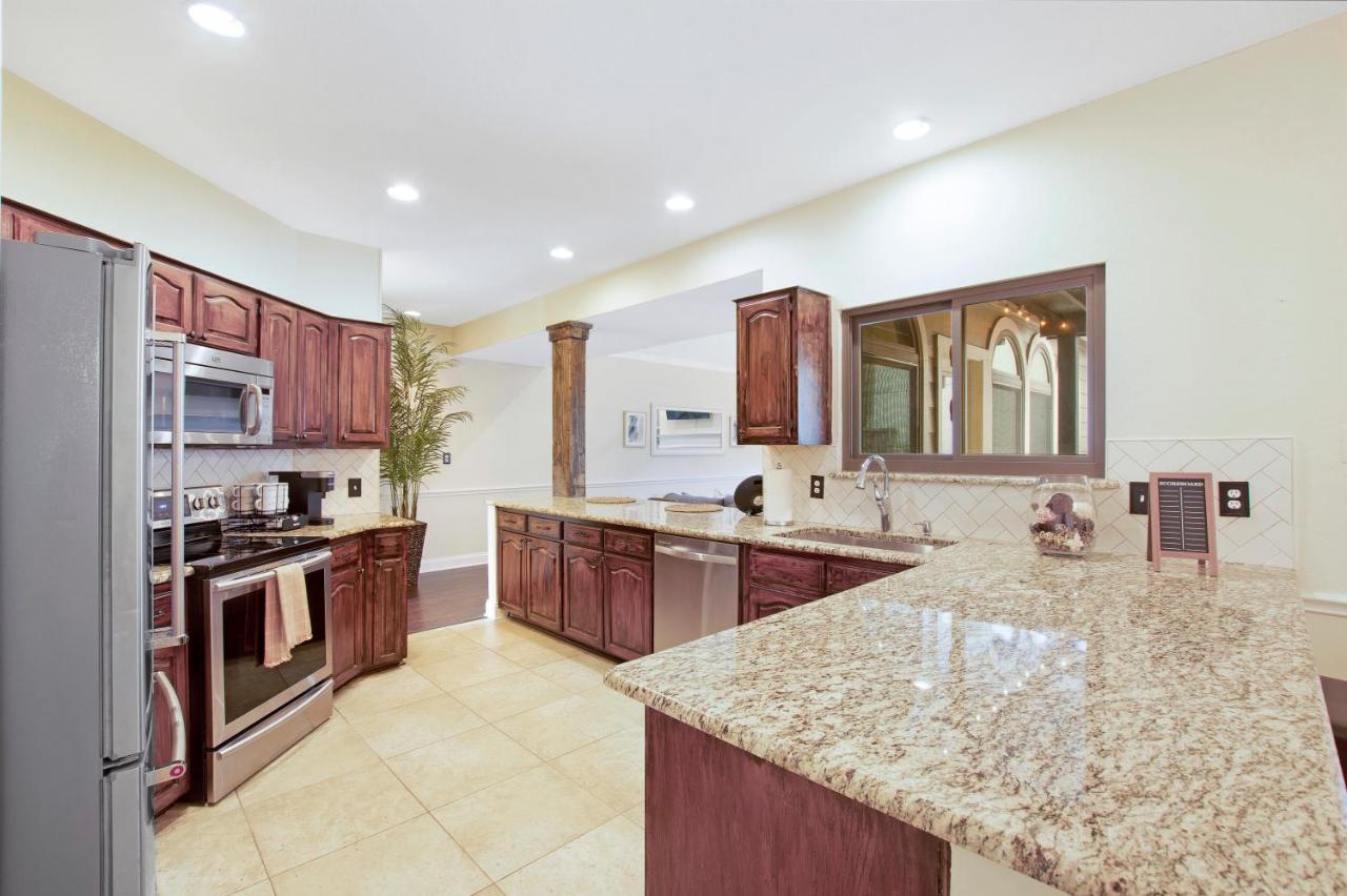 Casa de férias Cjs Cozy Farmhouse 2-Story Uptown Home *