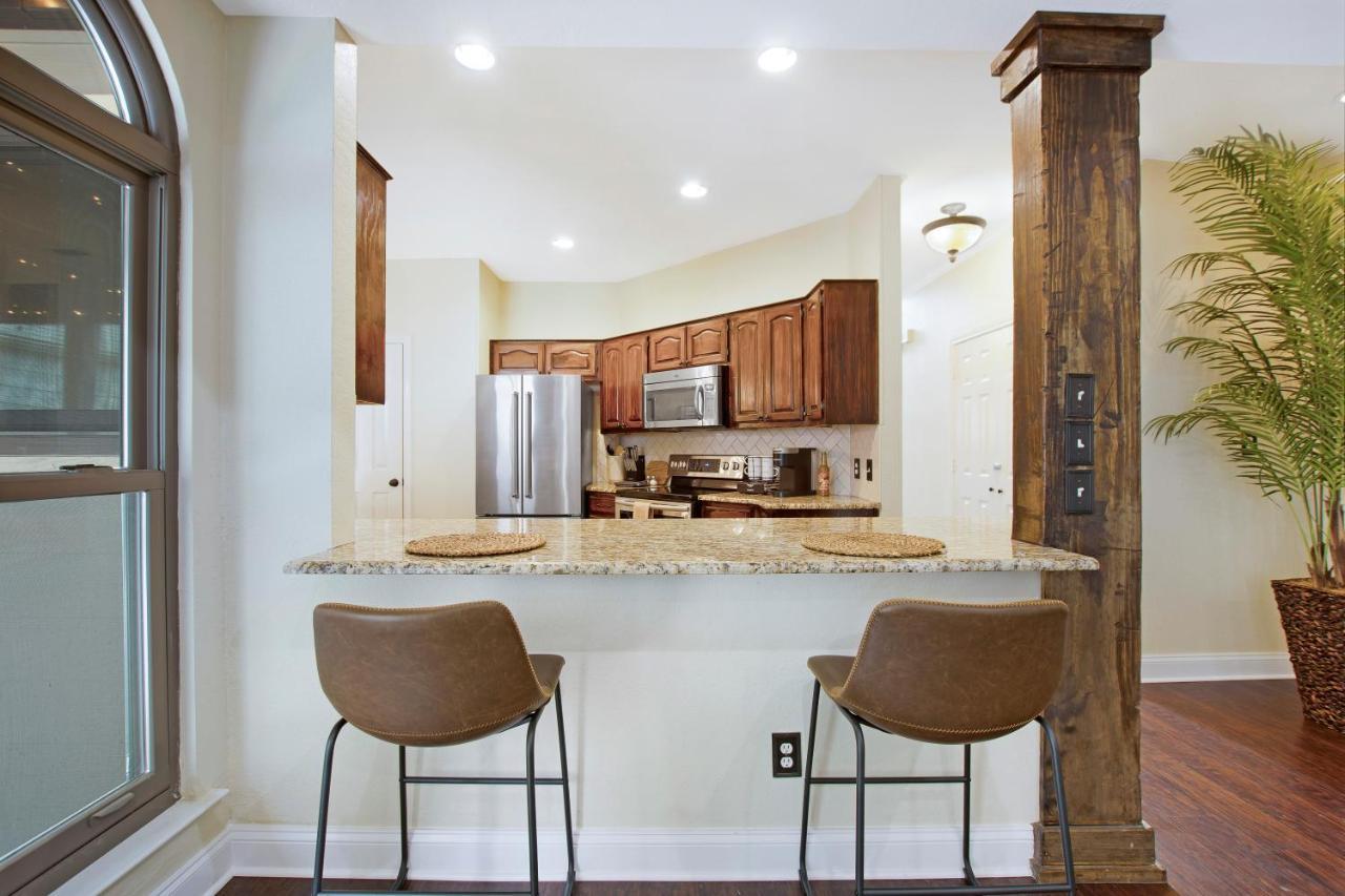 Casa de férias Cjs Cozy Farmhouse 2-Story Uptown Home *