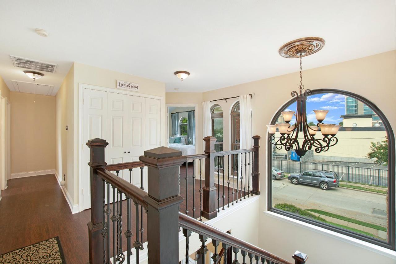 Cjs Cozy Farmhouse 2-Story Uptown Home Casa de férias
