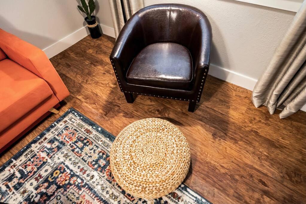 For Dallas: Close To Deep Ellum & Aac! Dallas