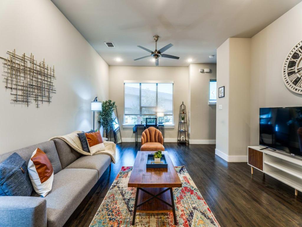 Apartment Cozysuites Uptown 3br King Beds Skyline View *