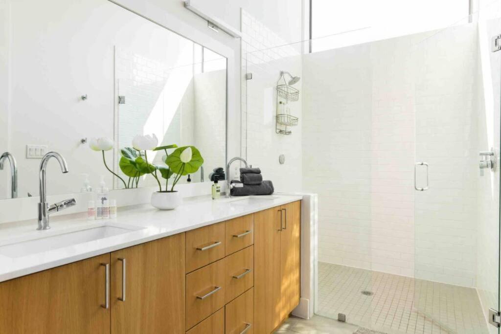 Glamorous Perfectly Located Luxury 2 Bed Townhome Holiday home *