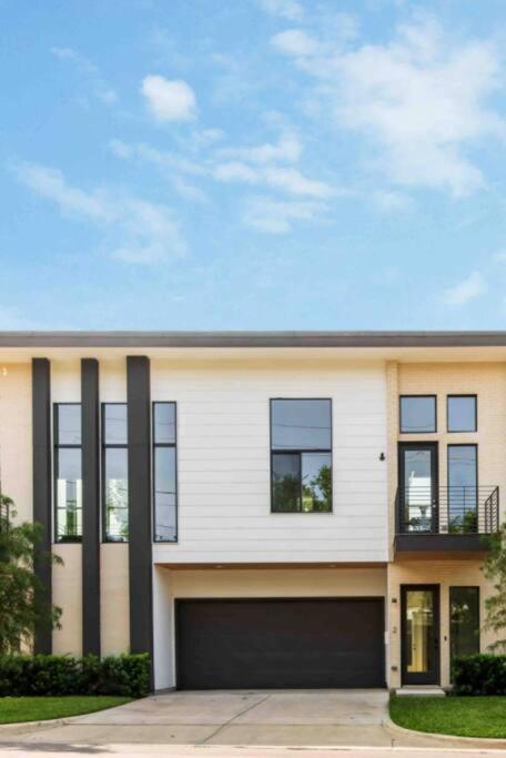 Holiday home Glamorous Perfectly Located Luxury 2 Bed Townhome