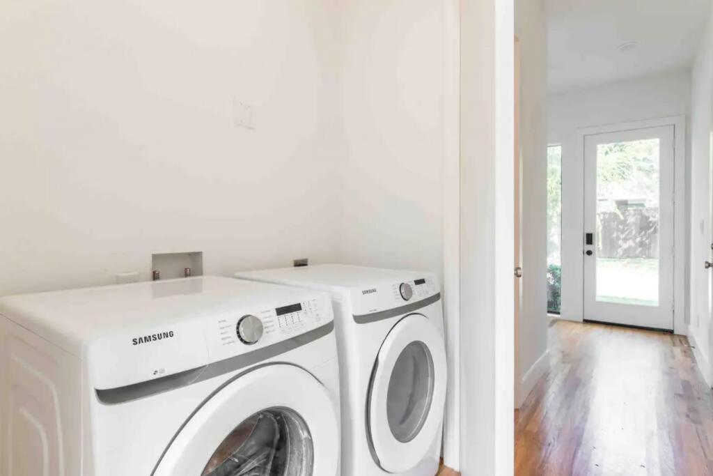 Glamorous Perfectly Located Luxury 2 Bed Townhome Dallas
