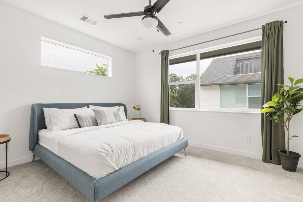 Casa de férias Deluxe 2-bed Townhome Close To Everything!