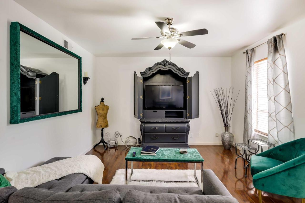 Chic With Pool, Walk To Knox Street! Apartment *