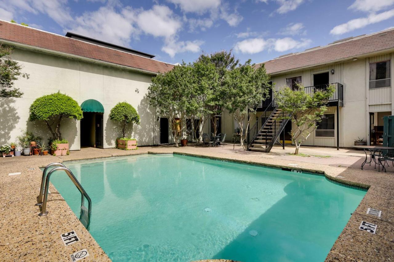 Chic With Pool, Walk To Knox Street!