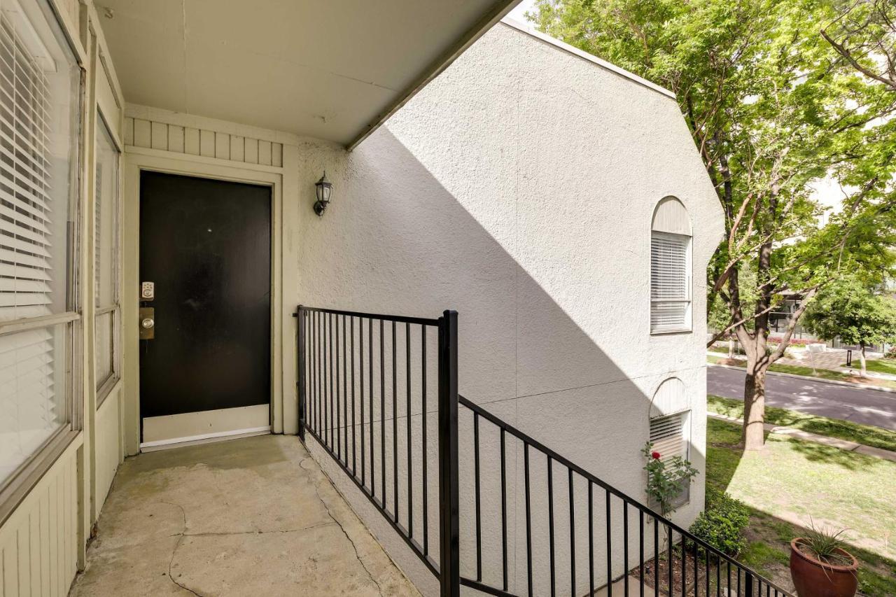 Apartment Serene With Pool - Walkable Location! *