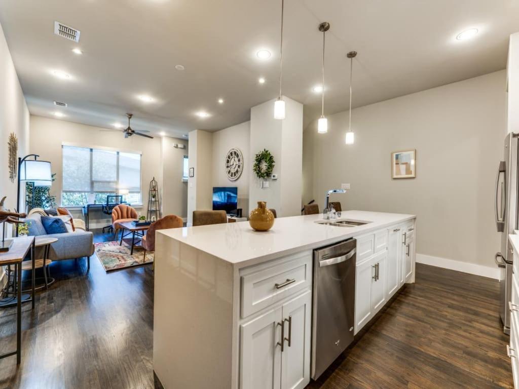 Apartment Cozysuites Uptown 3br King Beds Skyline View Dallas