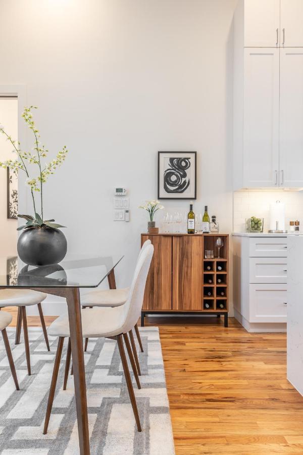 Stylish & Perfectly Located Luxury 2-bed Townhome Holiday home