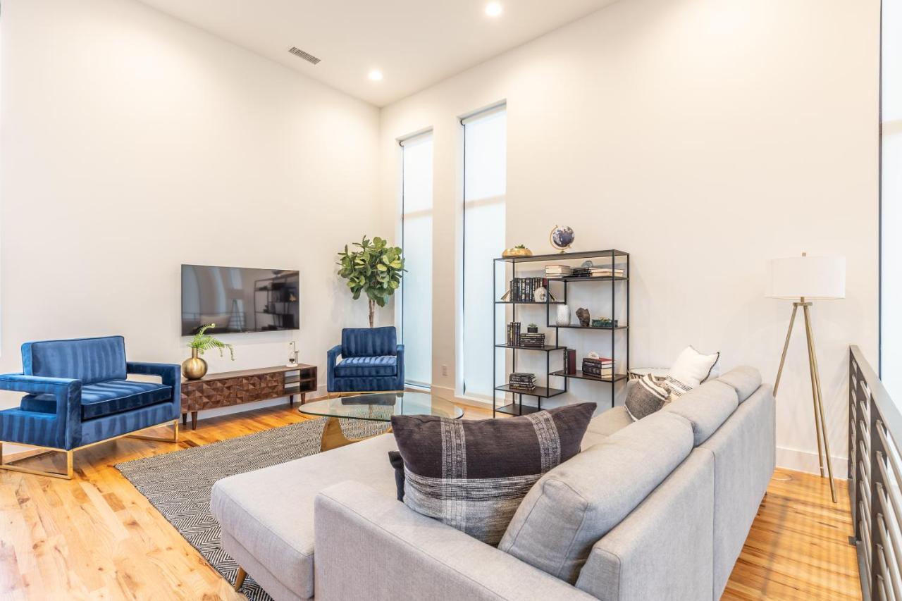 Stylish & Perfectly Located Luxury 2-bed Townhome *