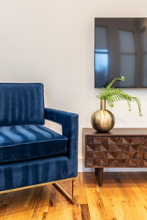 Stylish & Perfectly Located Luxury 2-bed Townhome
