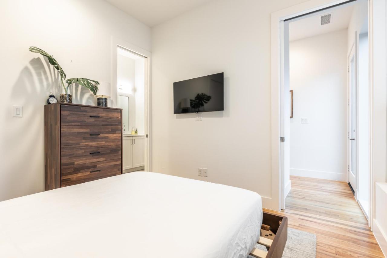 Holiday home Stylish & Perfectly Located Luxury 2-bed Townhome Dallas
