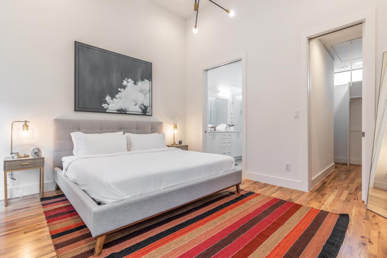 Holiday home Stylish & Perfectly Located Luxury 2-bed Townhome Dallas