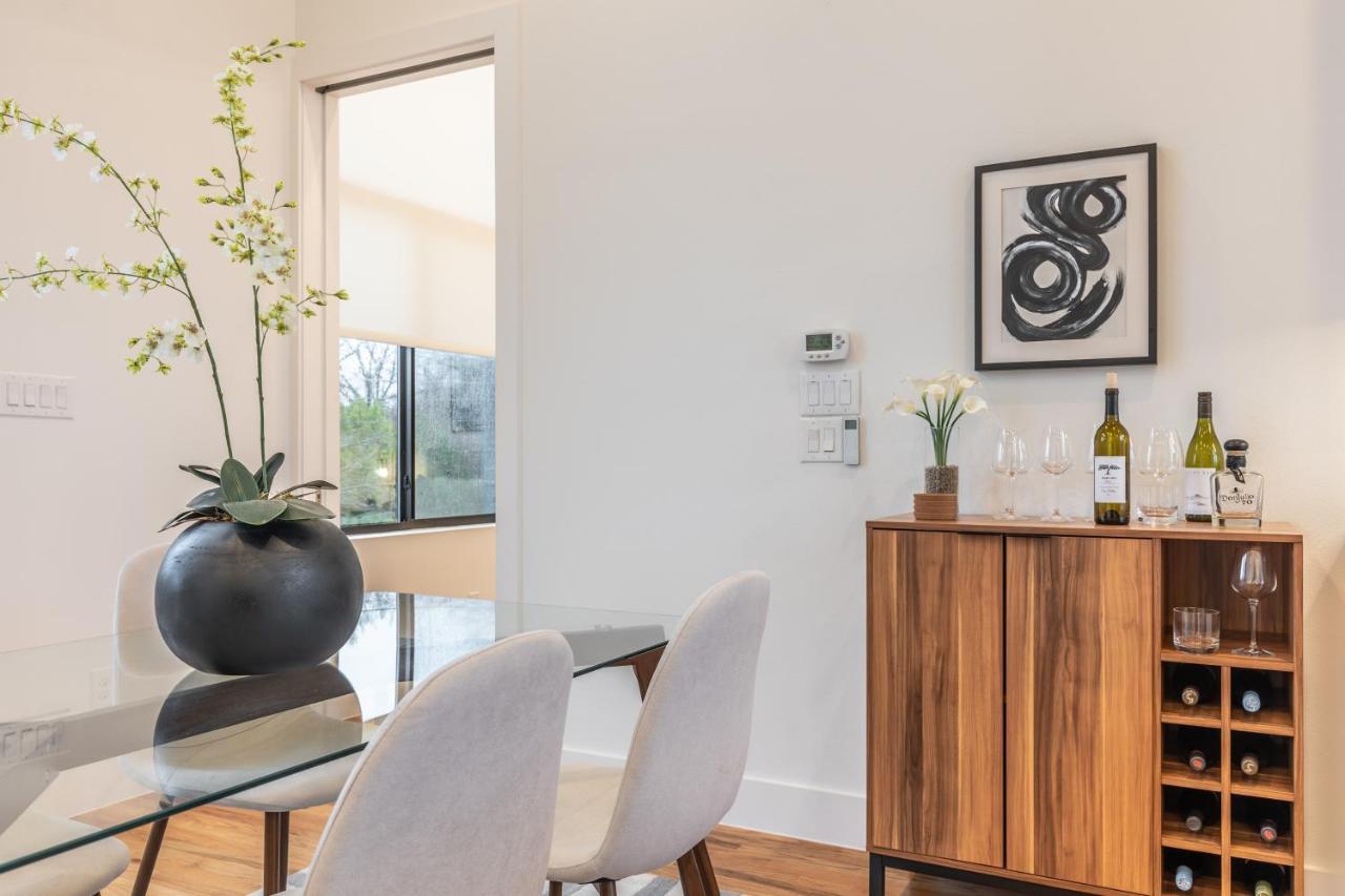 Stylish & Perfectly Located Luxury 2-bed Townhome Holiday home *