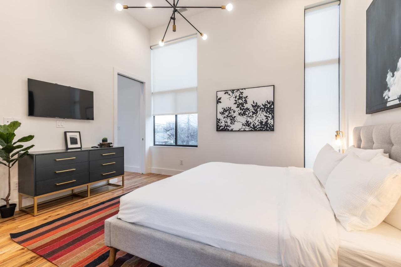 Stylish & Perfectly Located Luxury 2-bed Townhome * Dallas