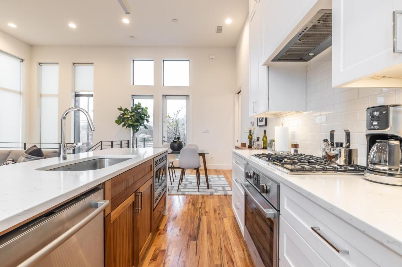 Stylish & Perfectly Located Luxury 2-bed Townhome * Dallas