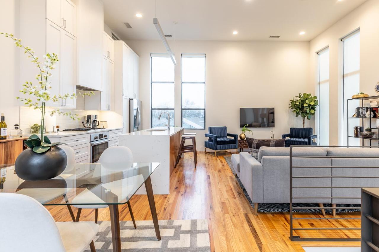 Holiday home Stylish & Perfectly Located Luxury 2-bed Townhome