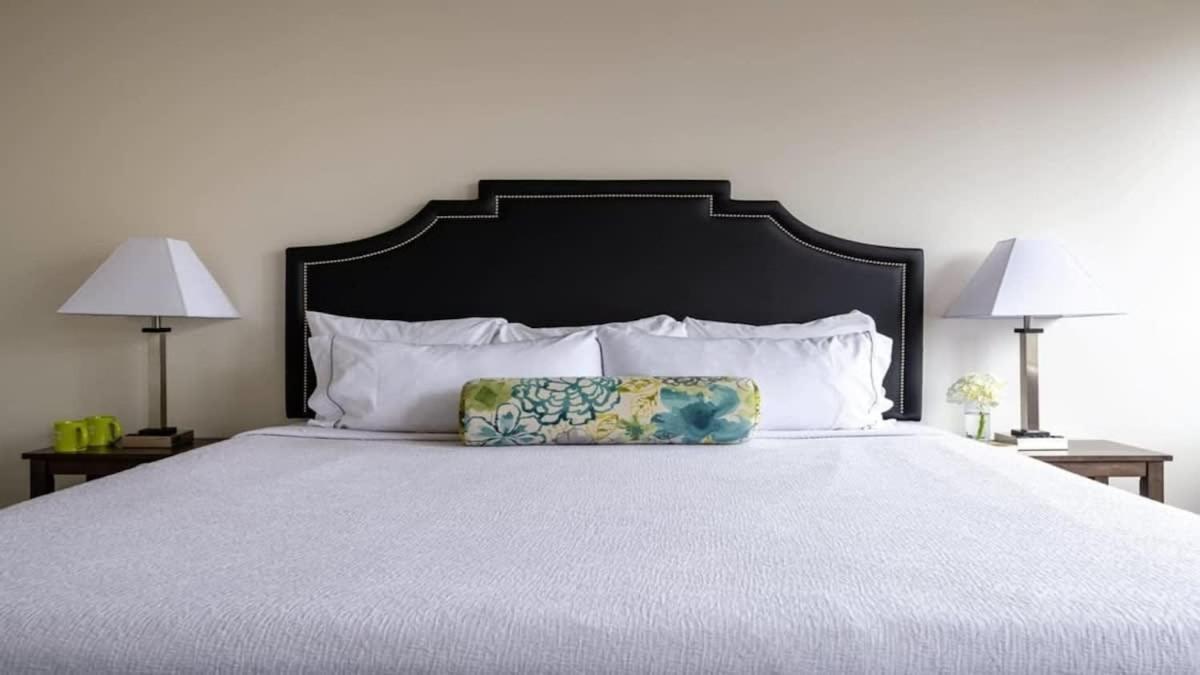 Apartment 23rd Fl Bold Cozysuites With Pool, Gym