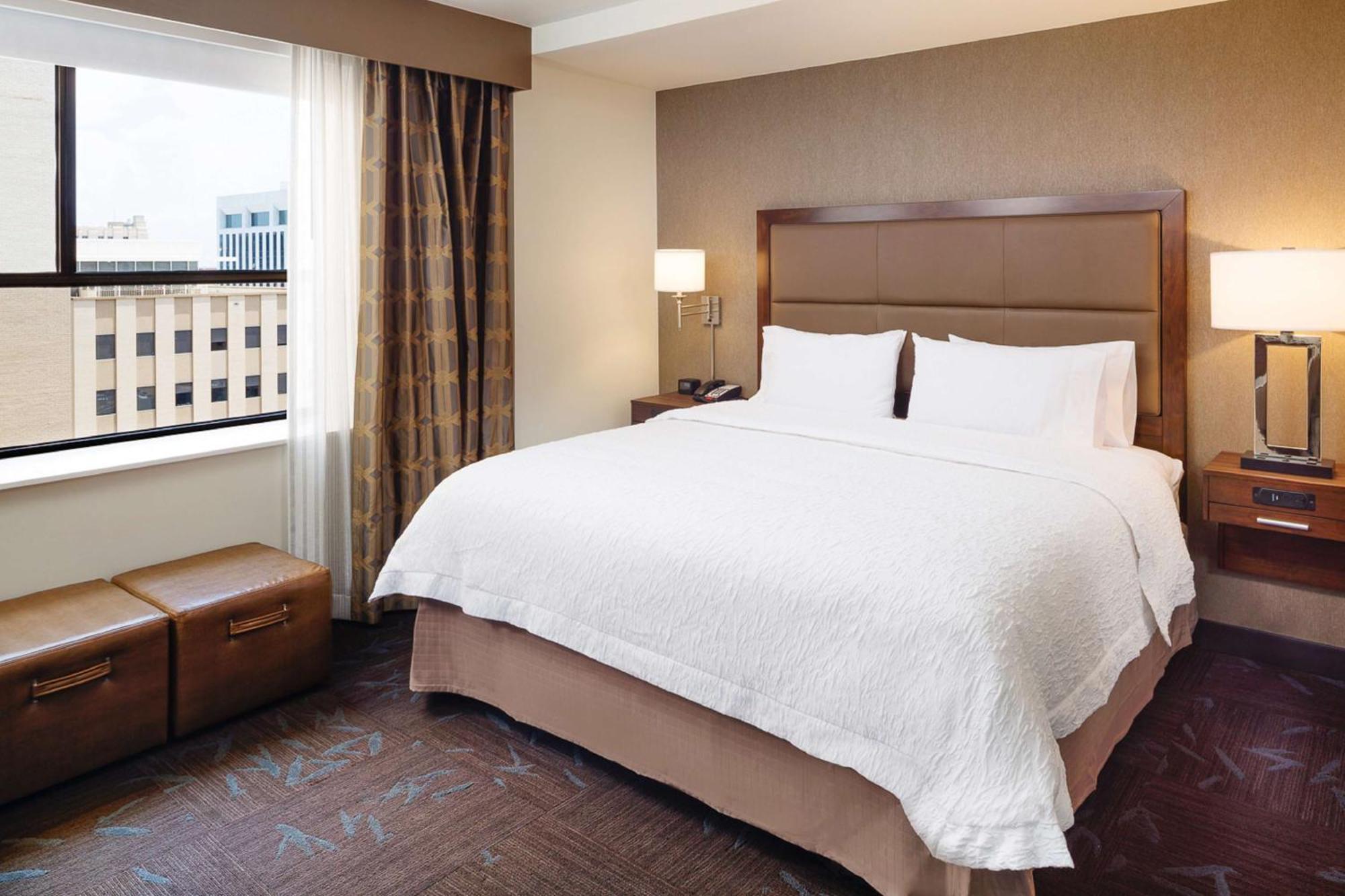 Hampton & Downtown Hotel Dallas