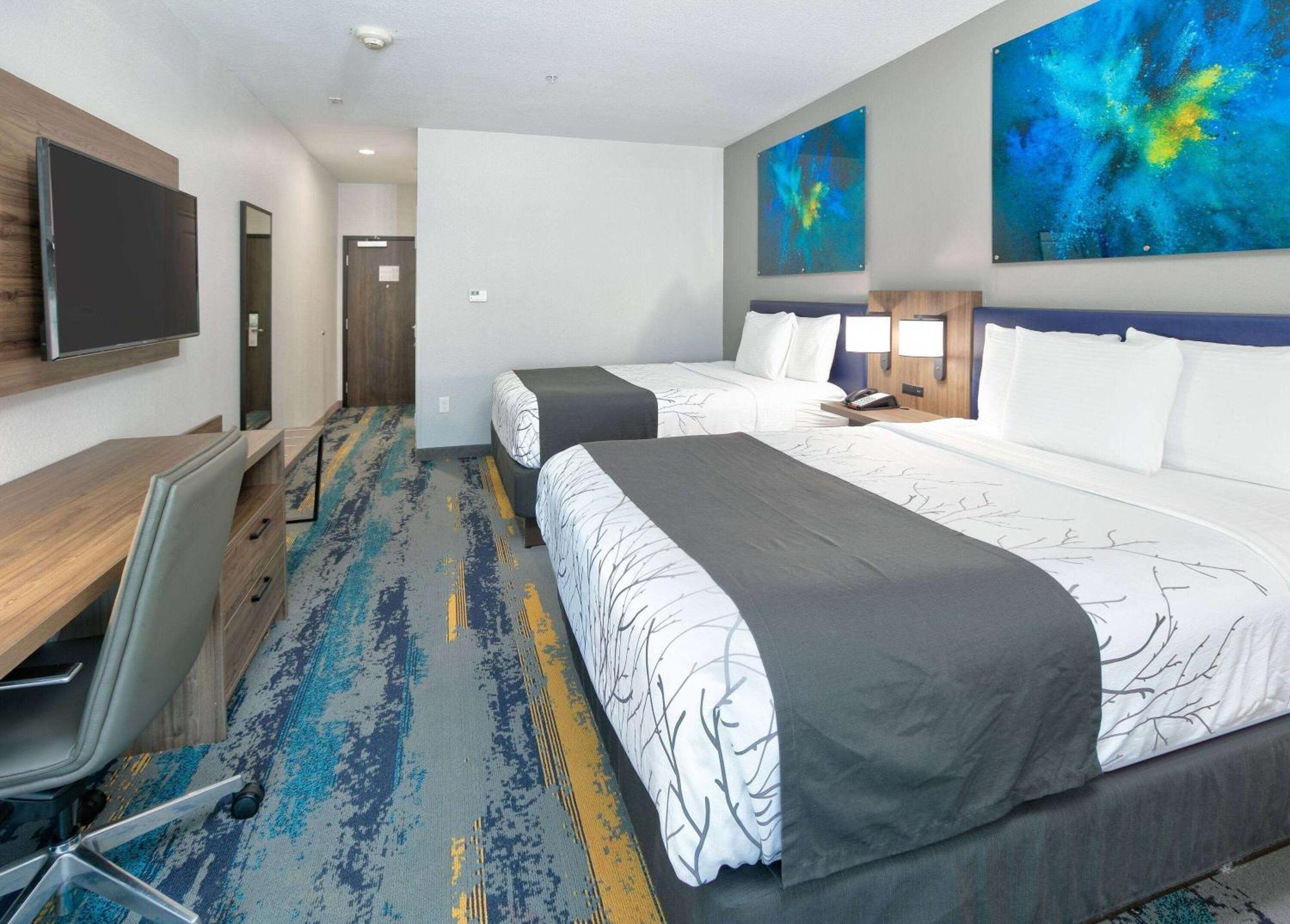 La Quinta & By Wyndham Dallas/fairpark