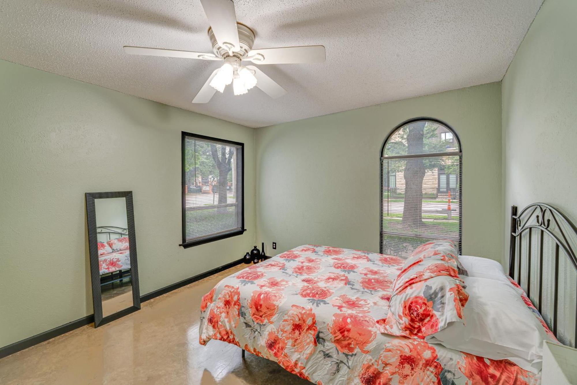 Walk To Katy Trail, Dining And Shops Apartment