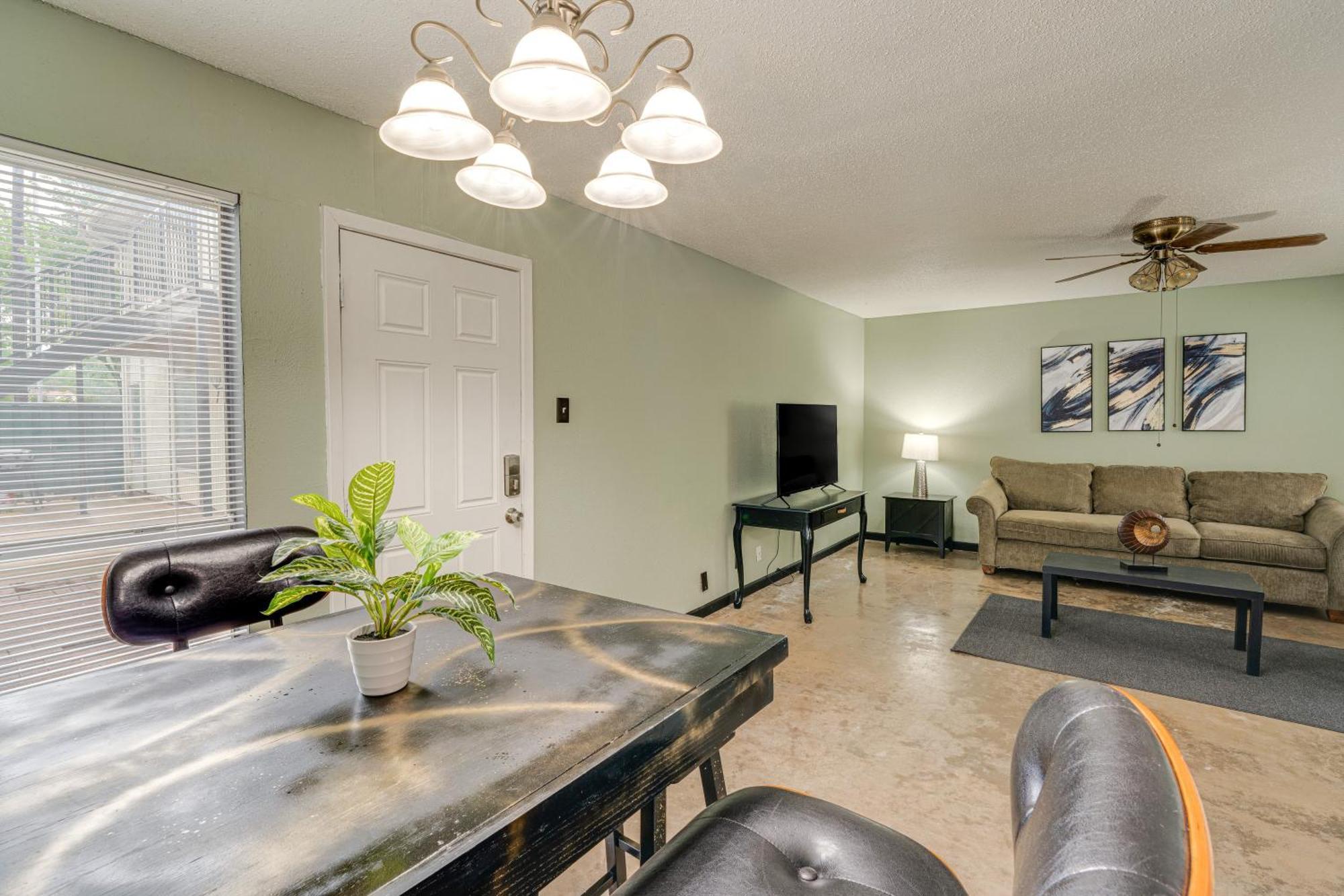 Walk To Katy Trail, Dining And Shops Apartment
