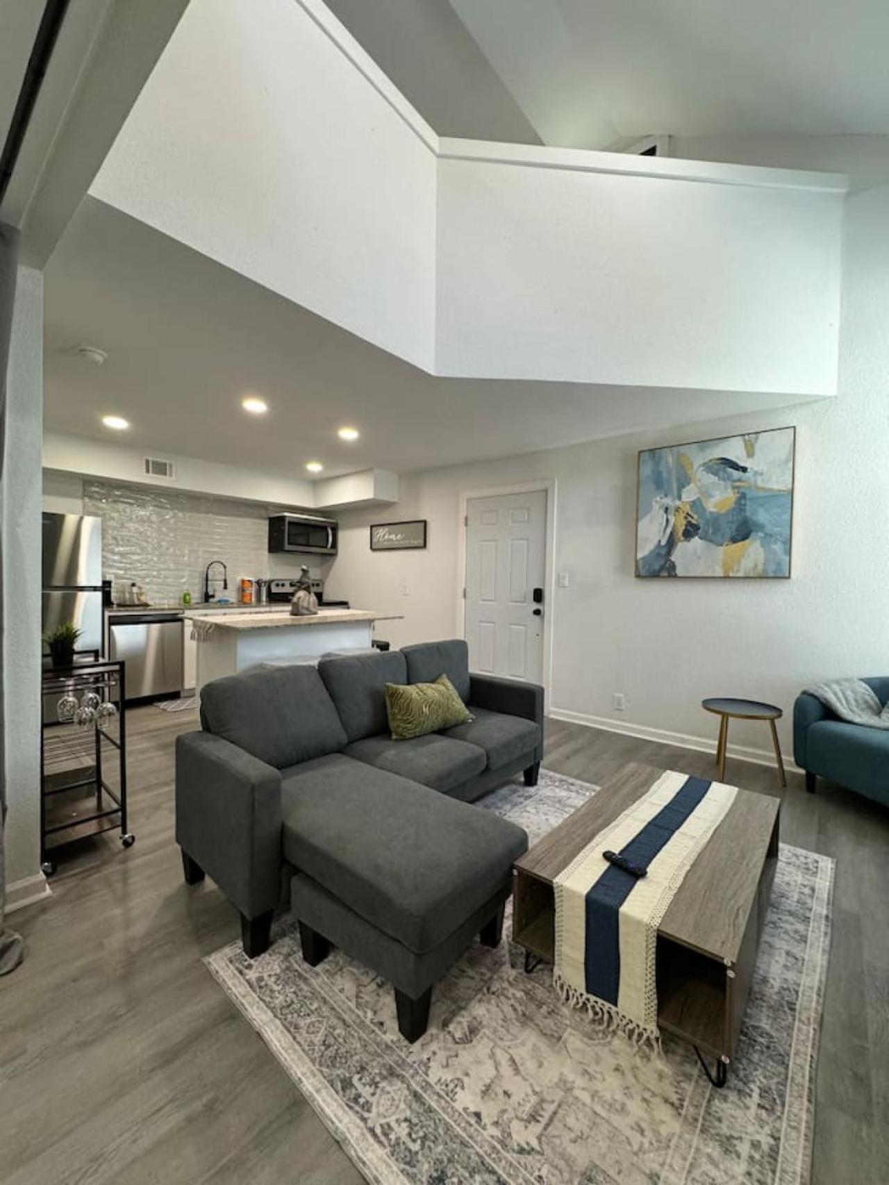 Dt L Luxe Urban Escape L 2bd Apartment