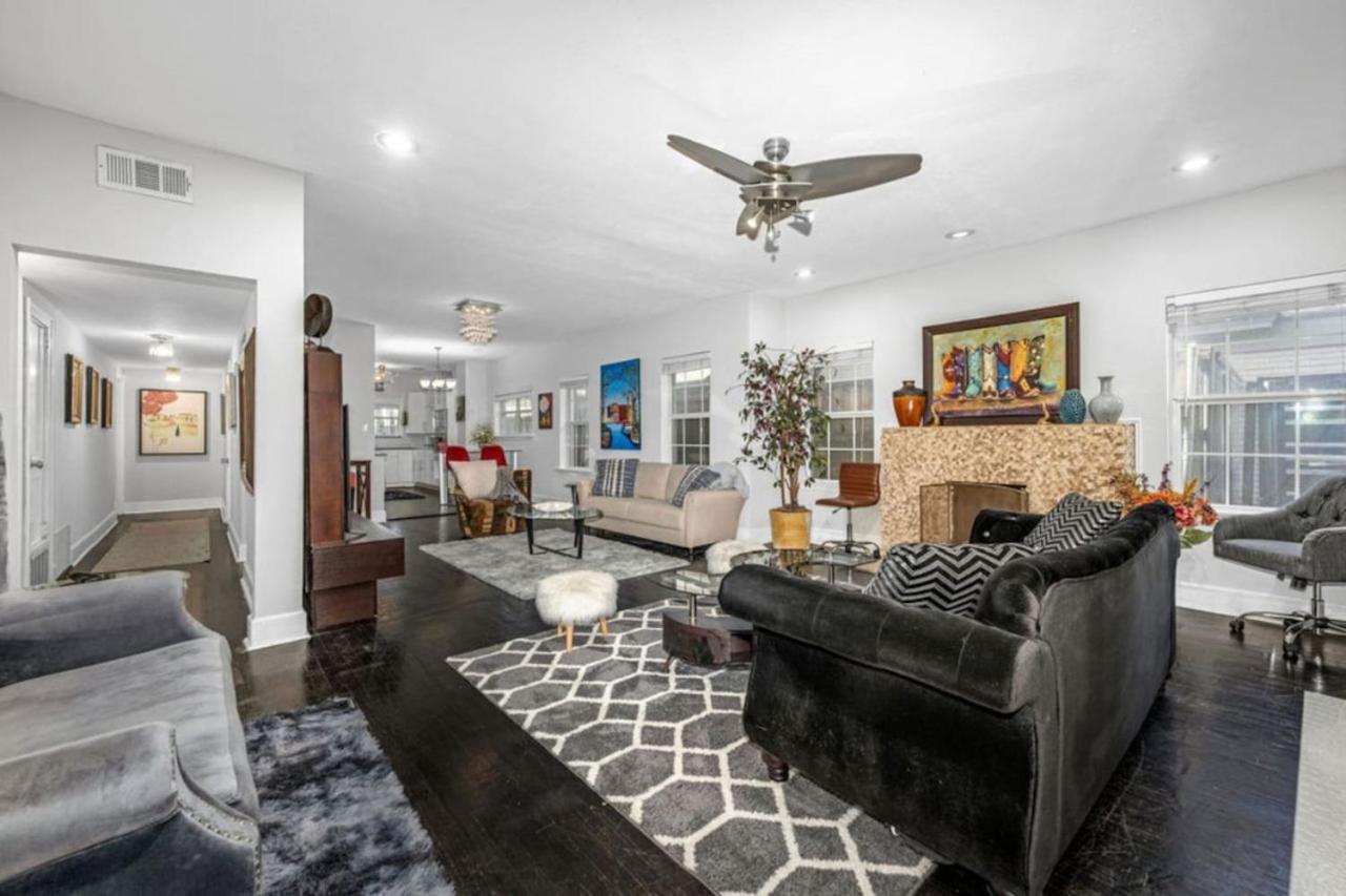 Brand New. The Oak Lawn Glam House. Pool. Backyard Oasis. Holiday home *