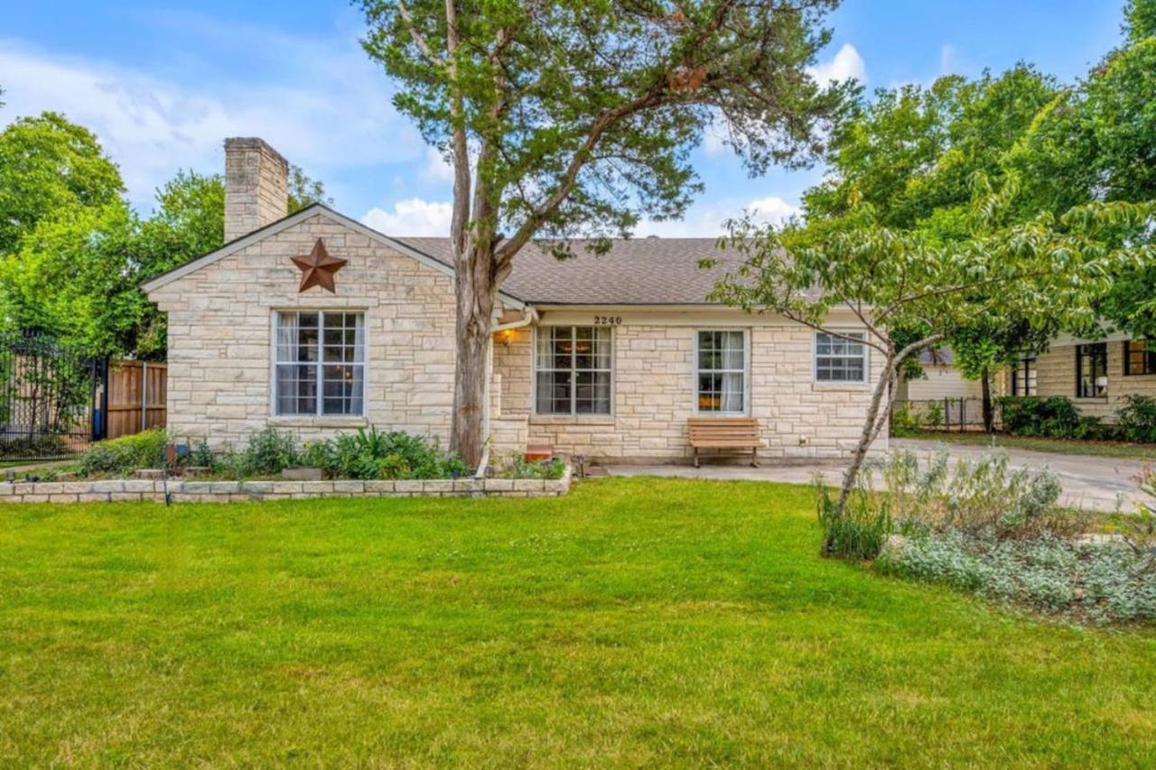 New The Safari House. Two Primary King Bedrooms And Pool Holiday home Dallas