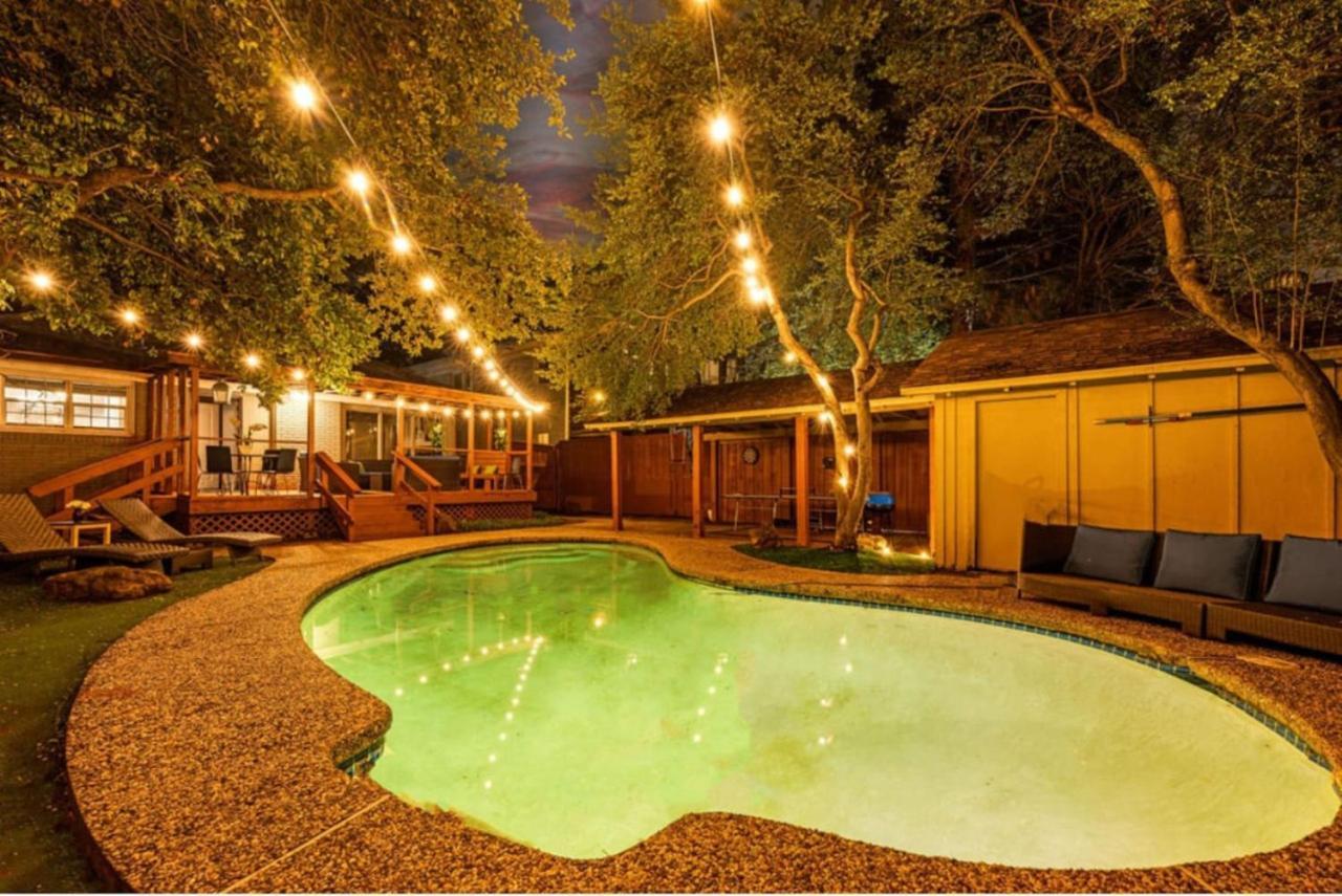 Brand New. The Oak Lawn Glam House. Pool. Backyard Oasis.
