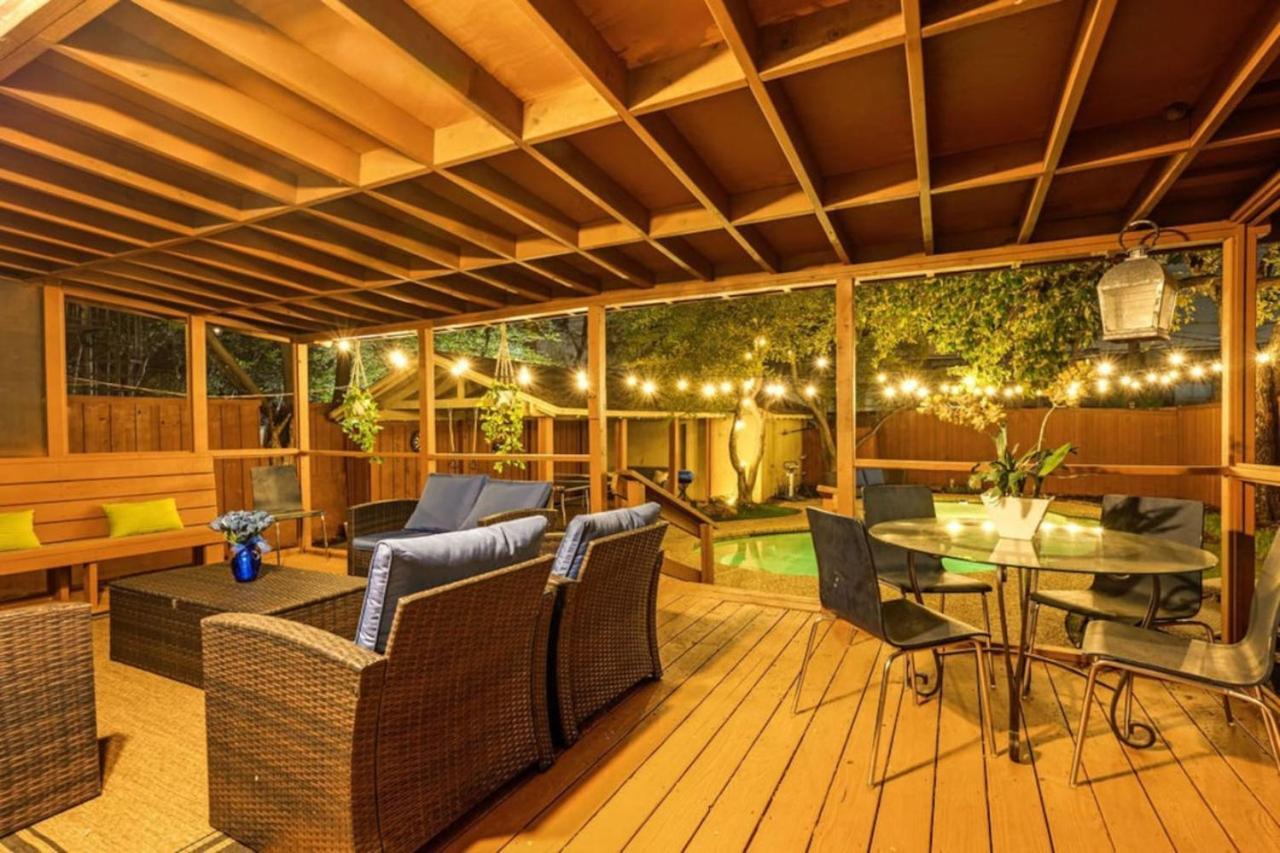 Brand New. The Oak Lawn Glam House. Pool. Backyard Oasis. Holiday home *