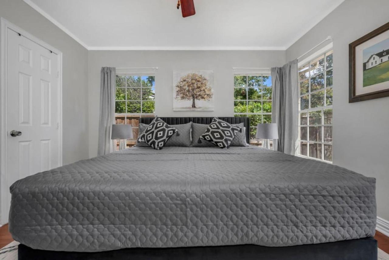 Holiday home New The Safari House. Two Primary King Bedrooms And Pool Dallas