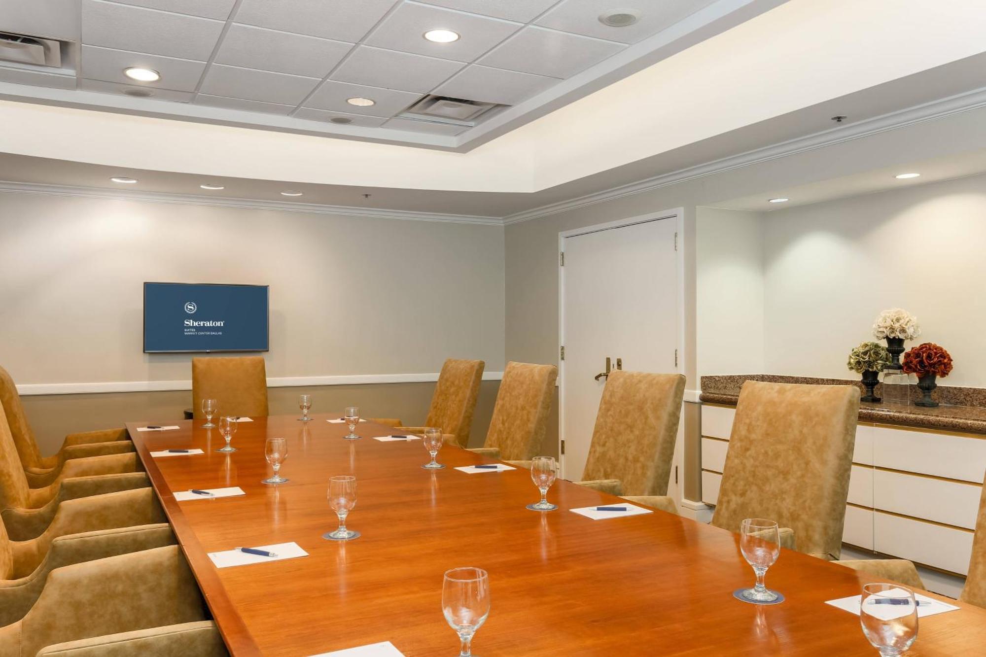 Sheraton Market Center Hotel 4*