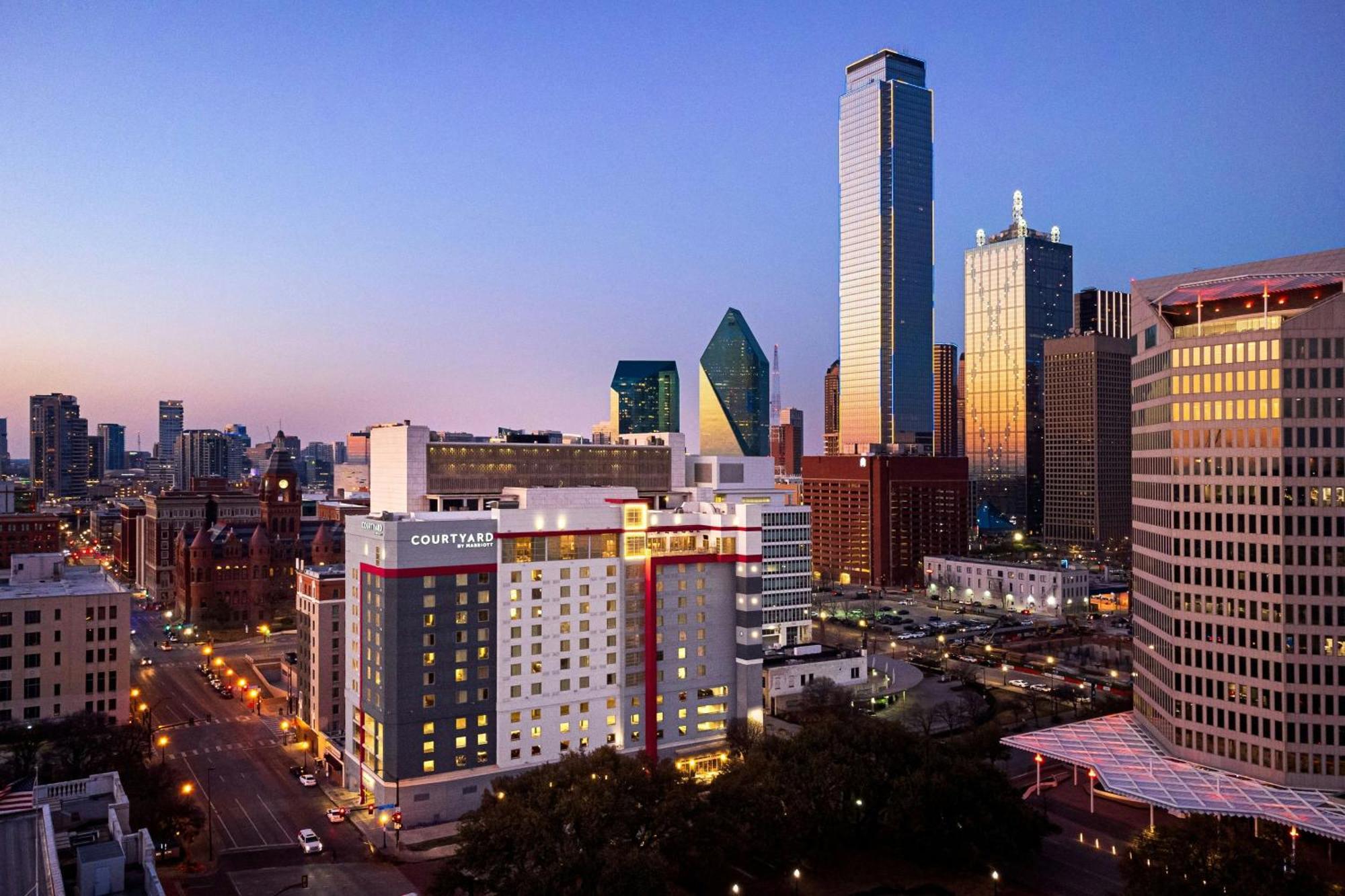 Courtyard By Marriott Downtown/reunion District Hotel