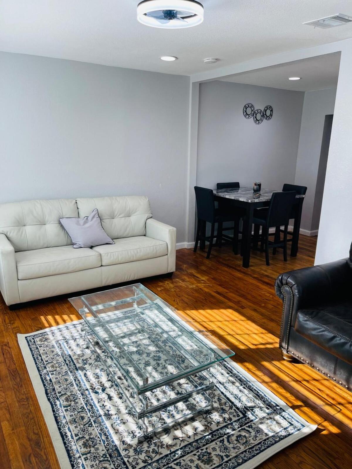 Apartment Spacious Location! 15 Minutes From Downtown Dallas