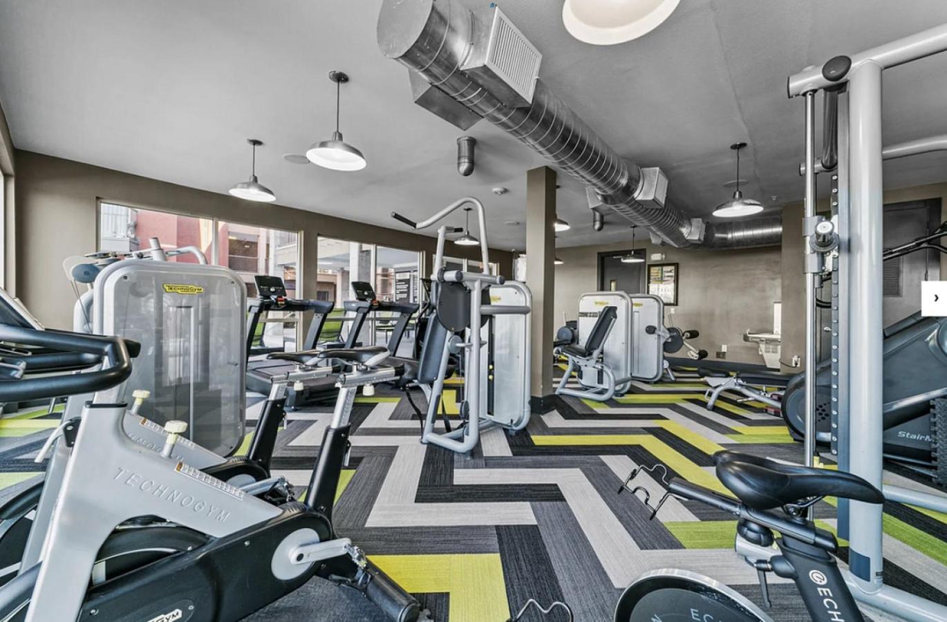 Landing At Lofts At Sylvan Thirty - 2 Bedrooms In West Apartment *