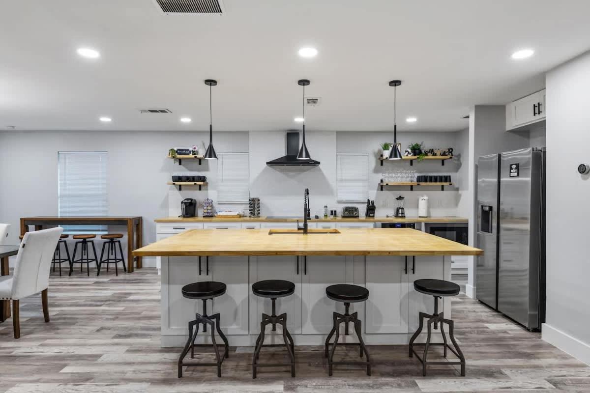 Family Fun Haus With Pool And Massive Game Holiday home *