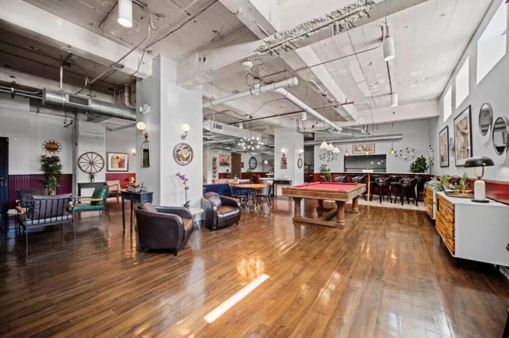 Apartment Chic Downtown Industrial Loft Dallas