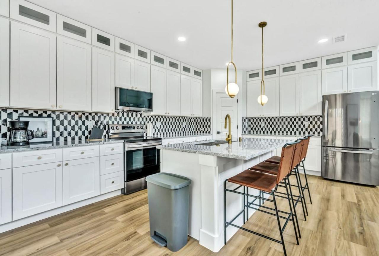 Holiday home Modern 4 Bedroom Retreat With Enchanting Amenities *