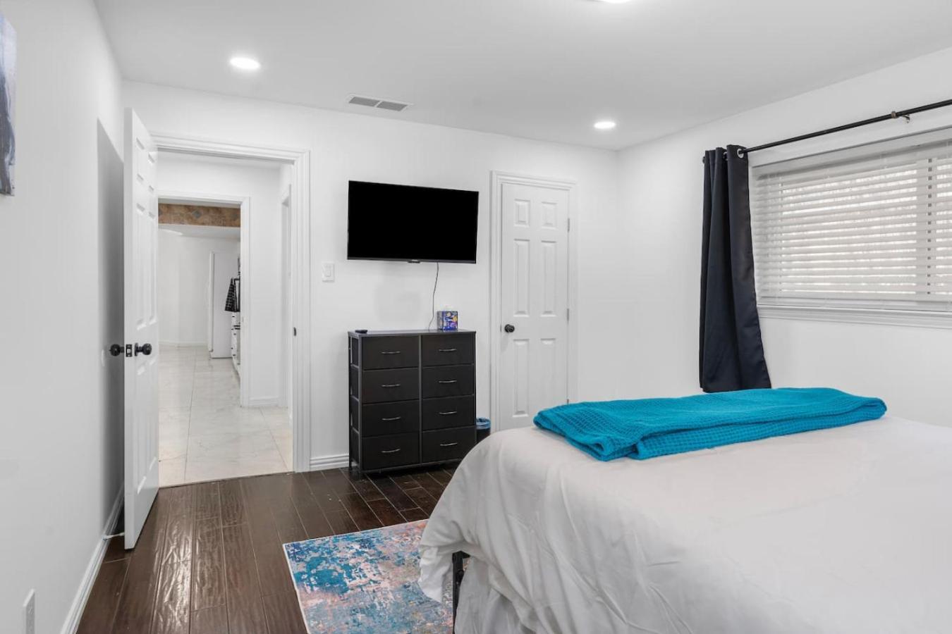 Group Family Getaway With Private Pool In