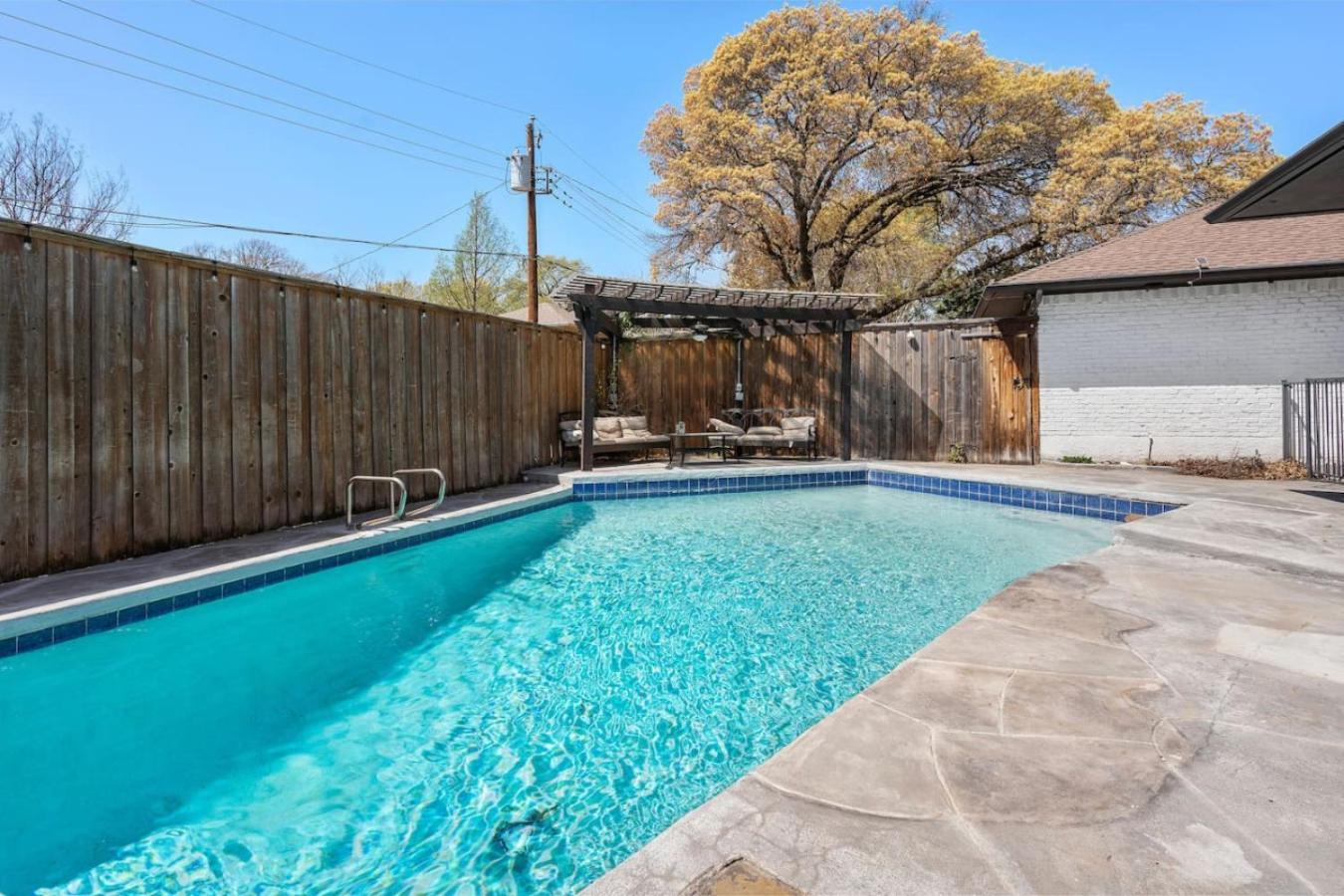 Group Family Getaway With Private Pool In Casa de férias