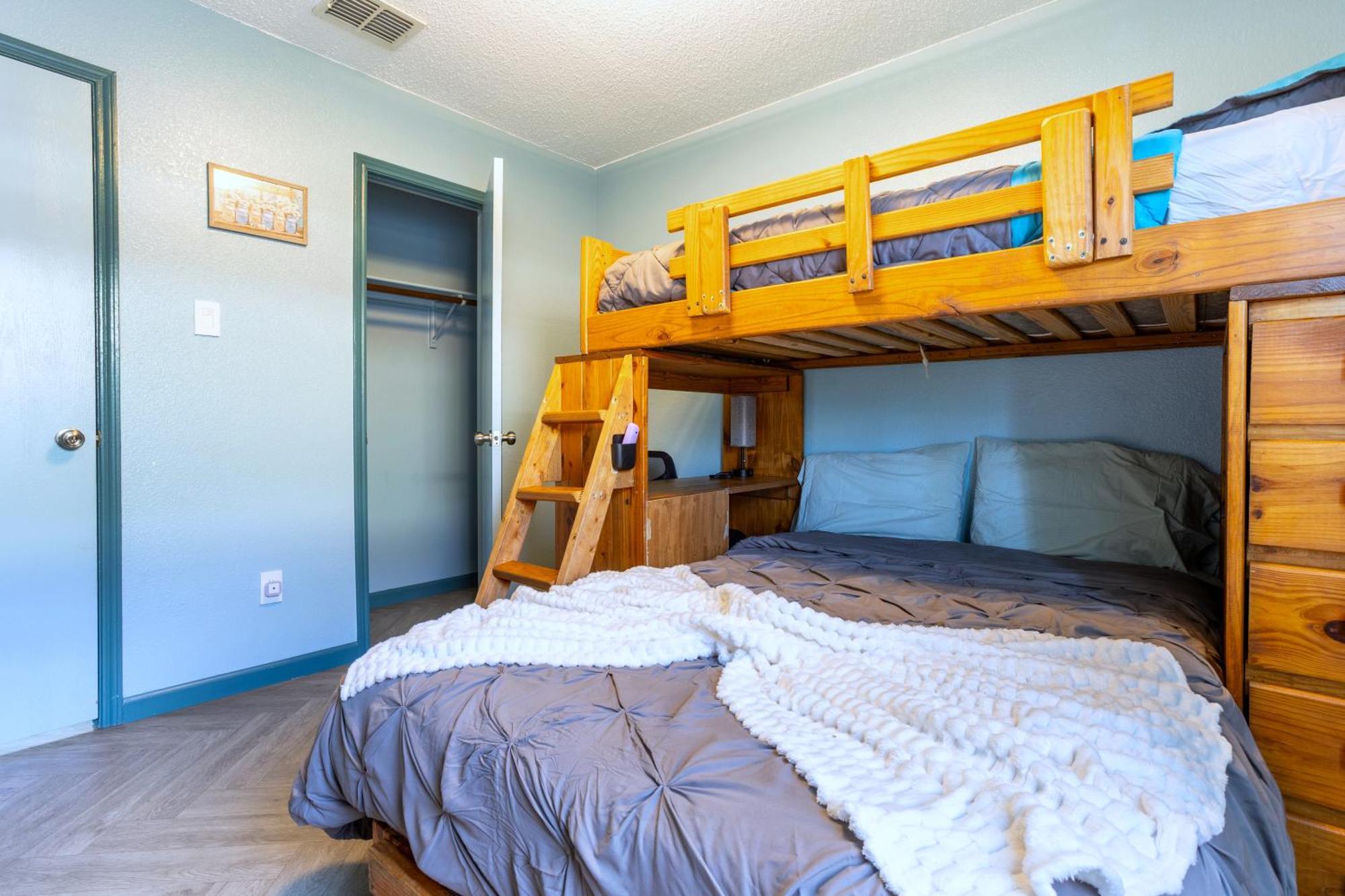 Holiday home Ultimate Group Getaway With Massage Chair, Family Game Room, 2 King Beds, Sleeps 12