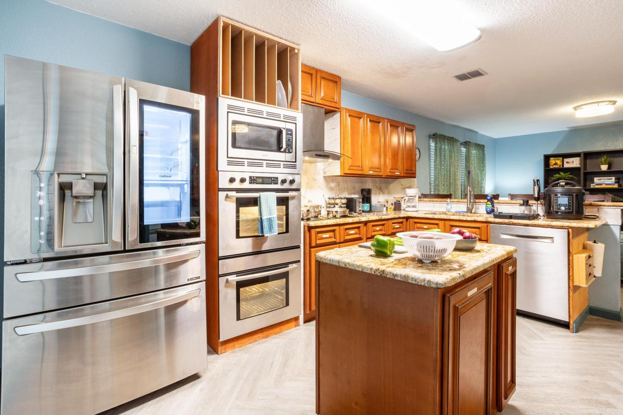 Ultimate Group Getaway With Massage Chair, Family Game Room, 2 King Beds, Sleeps 12 * Dallas
