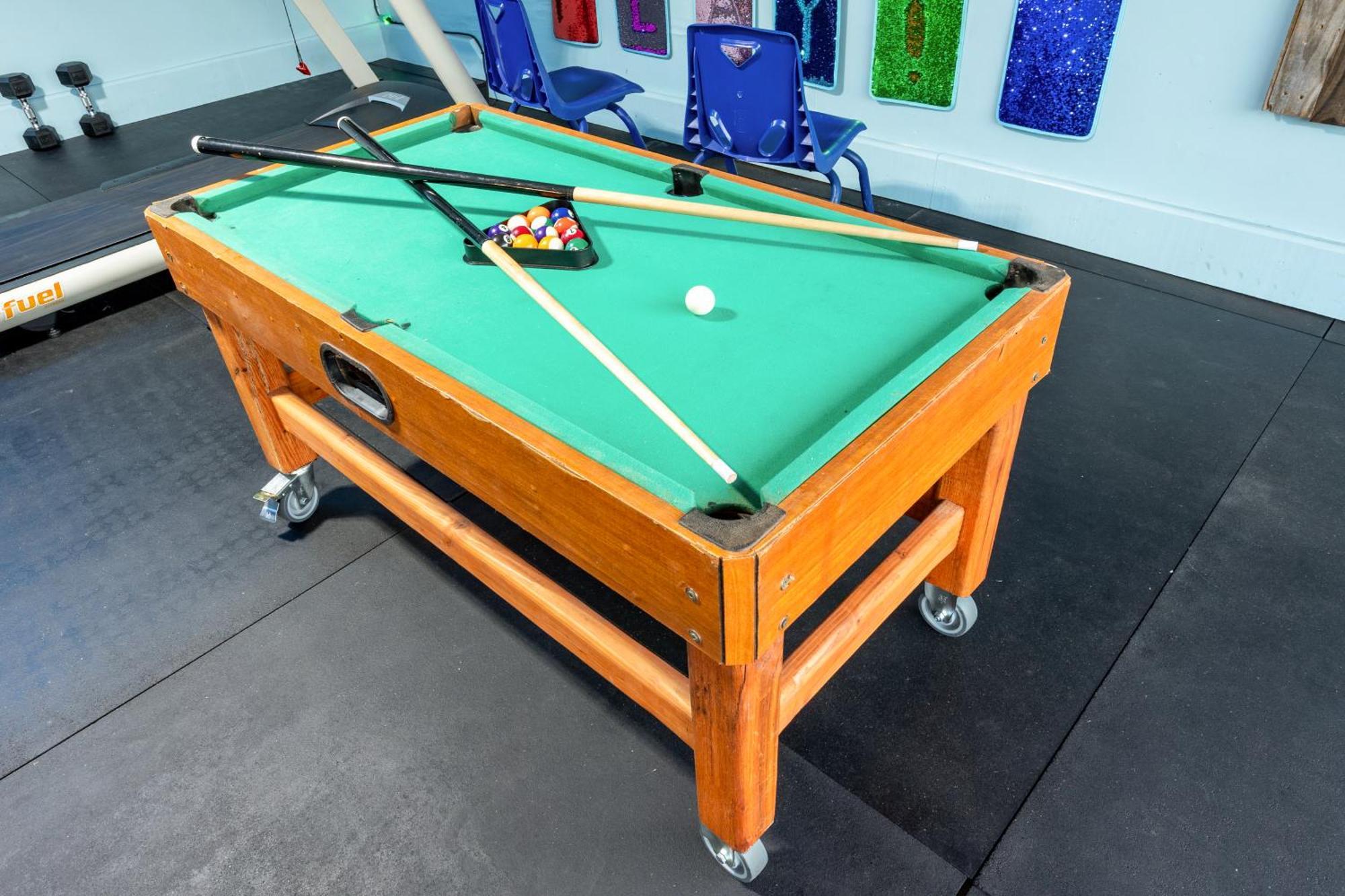 Ultimate Group Getaway With Massage Chair, Family Game Room, 2 King Beds, Sleeps 12 Holiday home