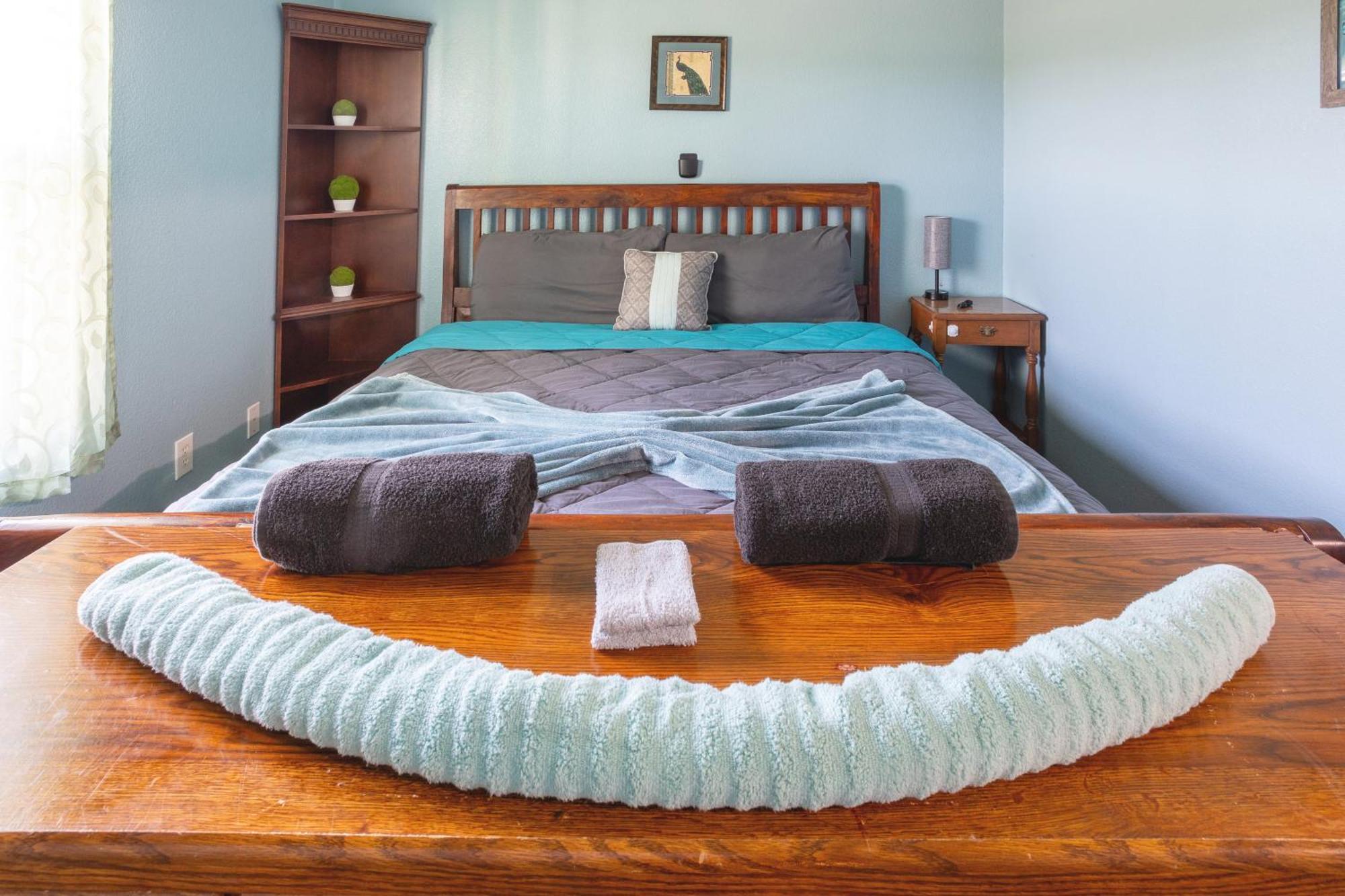 Ultimate Group Getaway With Massage Chair, Family Game Room, 2 King Beds, Sleeps 12 * Dallas