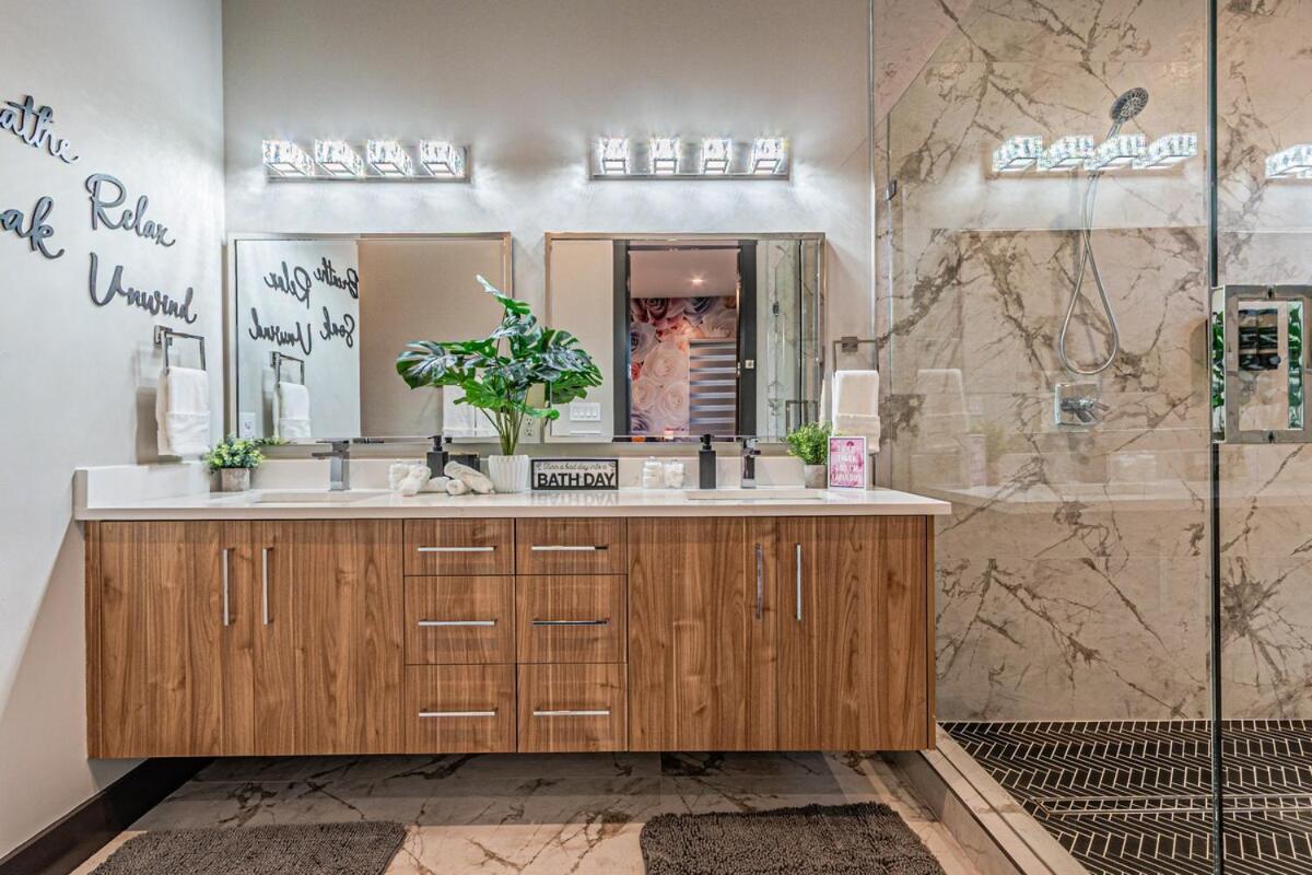 Oak Lawn Luxe Stay- Hot Tub, Arcades, Pool Table & Casa de férias Dallas
