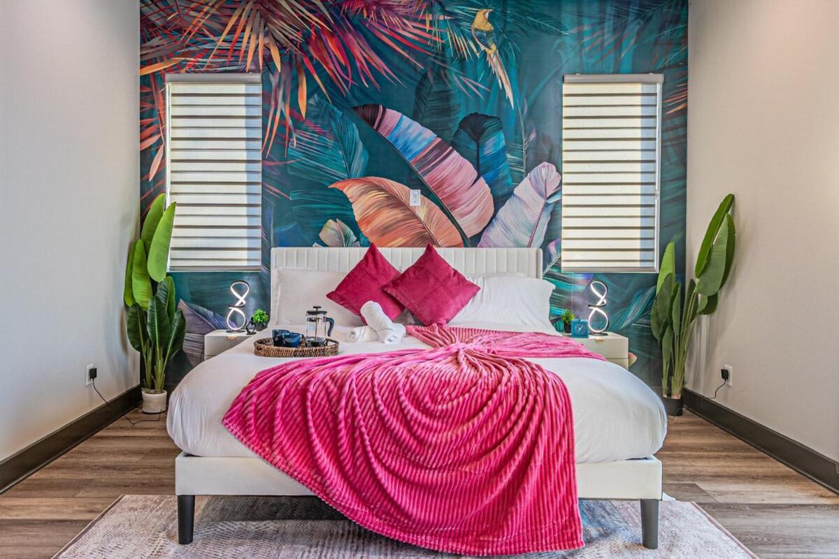 Oak Lawn Luxe Stay- Hot Tub, Arcades, Pool Table & * Dallas