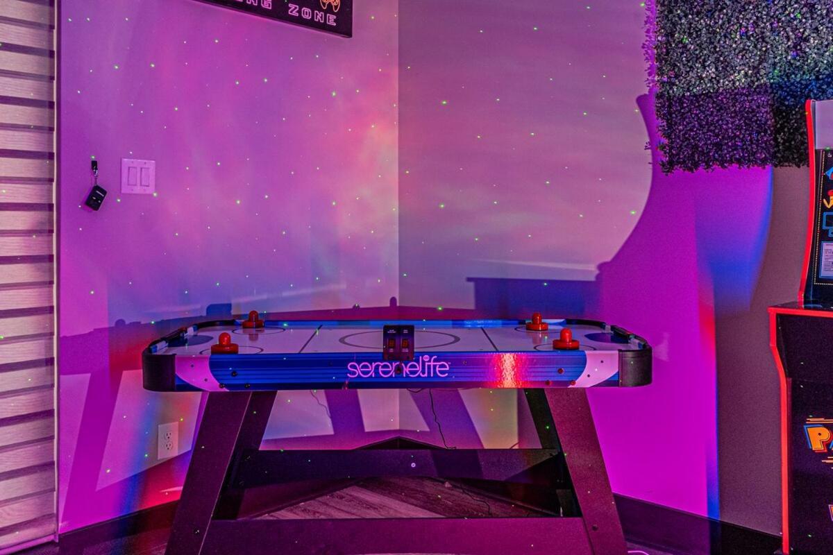 Oak Lawn Luxe Stay- Hot Tub, Arcades, Pool Table & Dallas