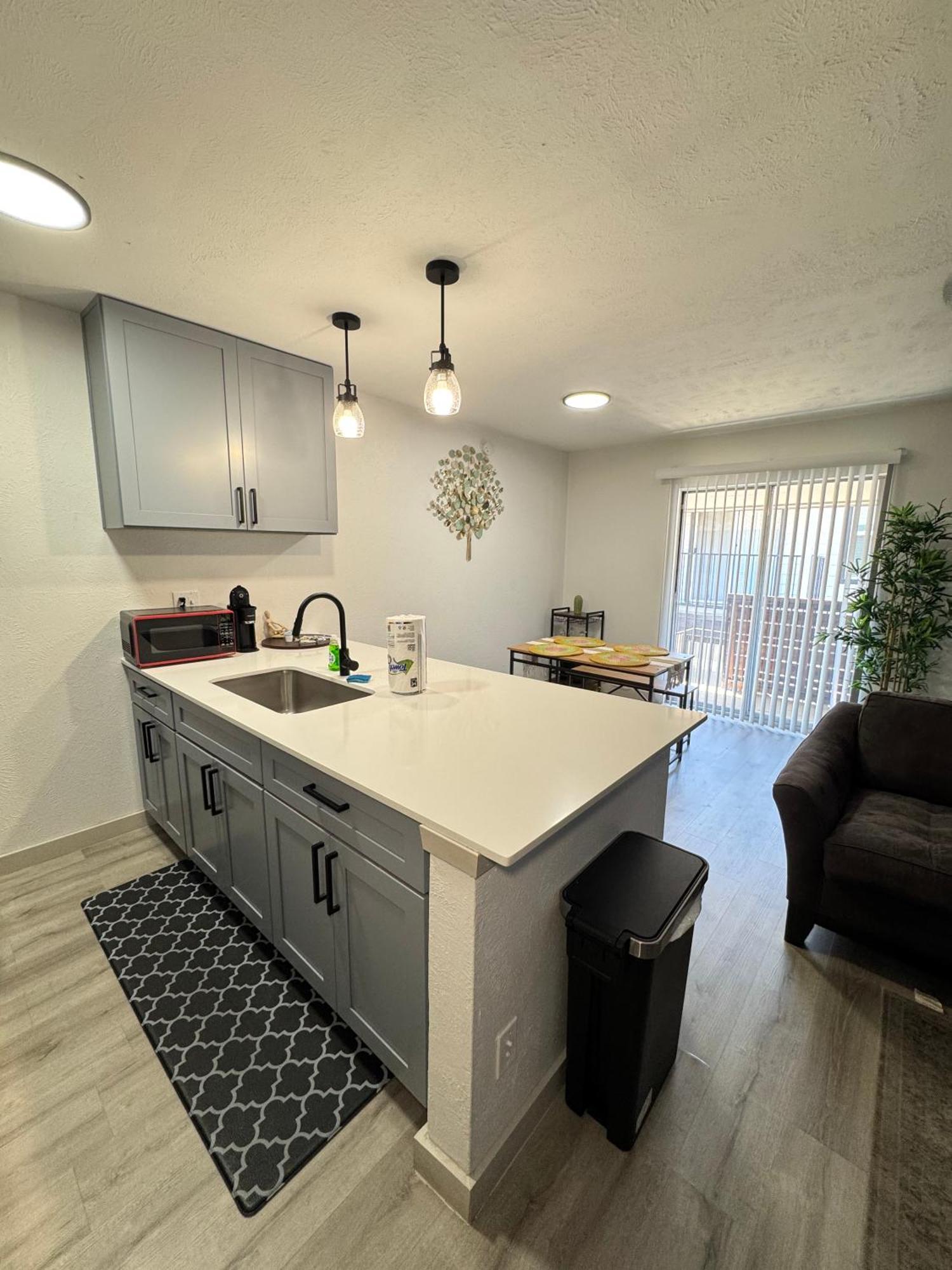 Dt L Modern Abode 1bd Apartment *